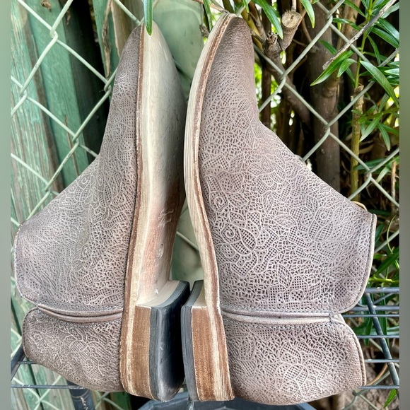 FIRENZE gray tooled leather ankle booties size 39 - Picture 6 of 6
